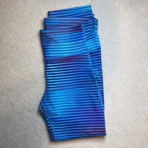 GapFit Gfast gradient stripe Capri leggings small